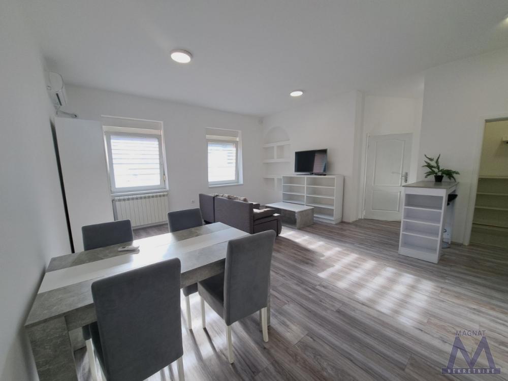 Glavna slika -Stan,NOVI SAD,BULEVAR,kv: 71, € 204800, ID: 1019407
