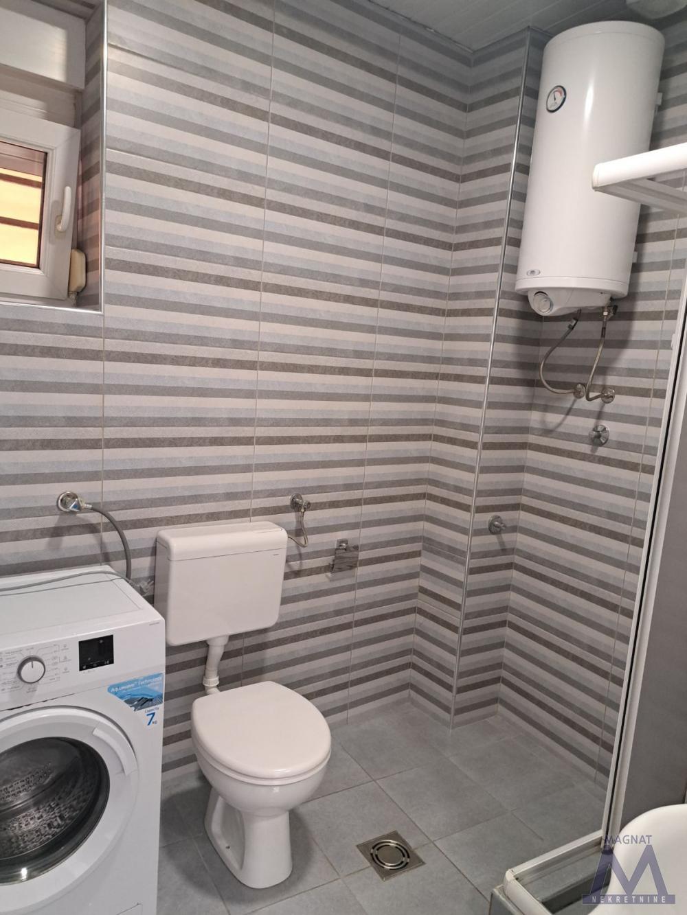 Slika 9 - Stan,NOVI SAD,BULEVAR,kv: 71, € 204800, ID: 1019407