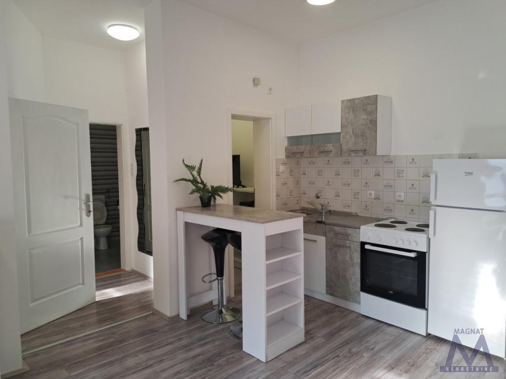 Slika 2 - Stan,NOVI SAD,BULEVAR,kv: 71, € 204800, ID: 1019407