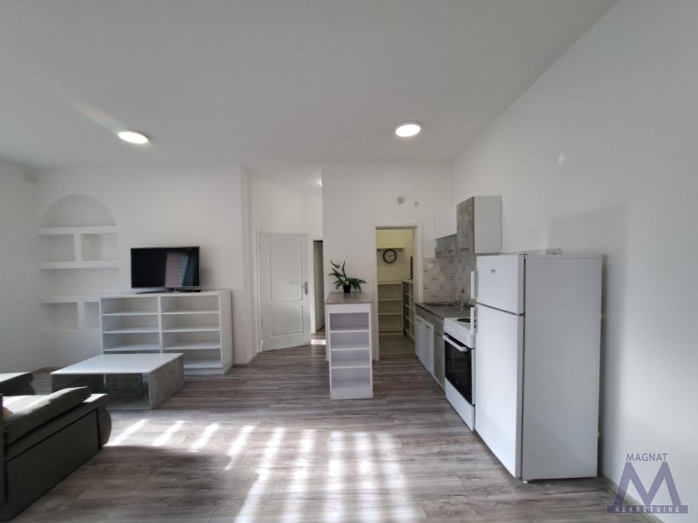 Slika 1 - Stan,NOVI SAD,BULEVAR,kv: 71, € 204800, ID: 1019407