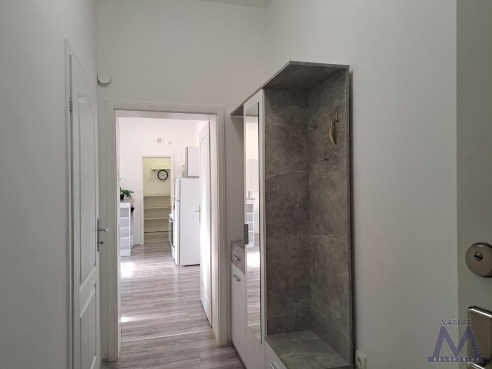 Slika 6 - Stan,NOVI SAD,BULEVAR,kv: 71, € 204800, ID: 1019407