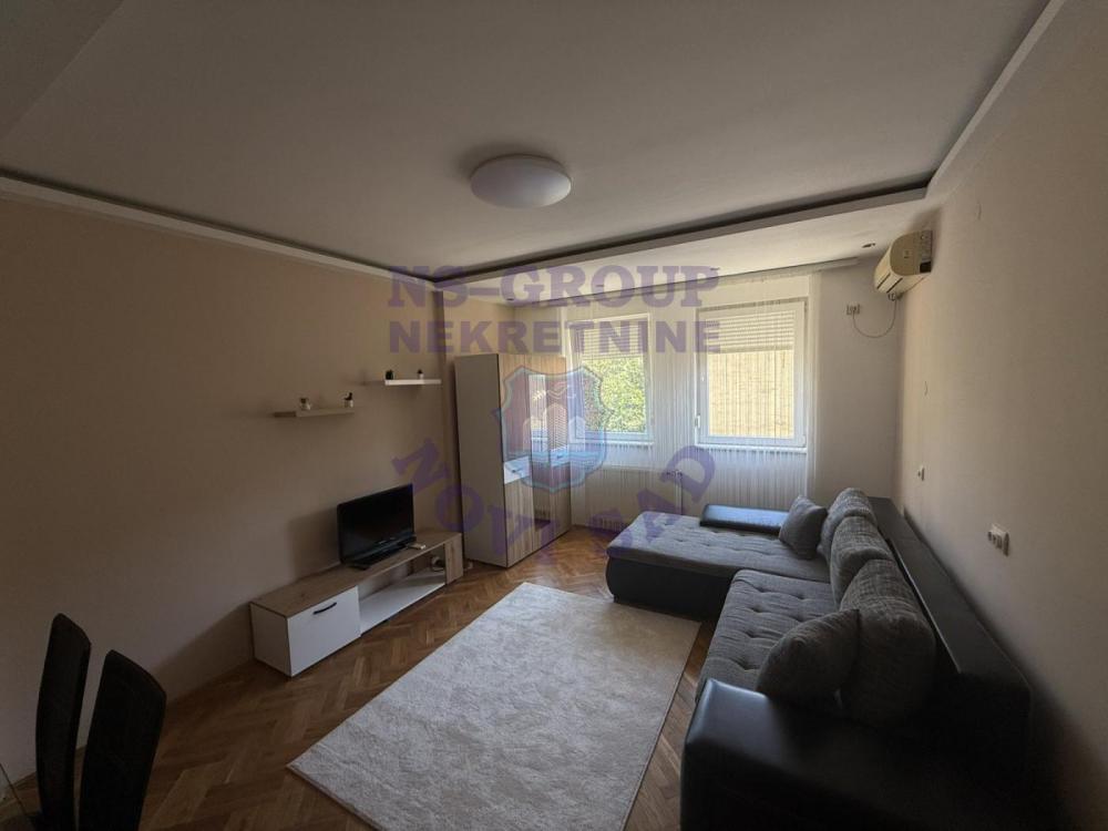 Glavna slika -573422-Na prodaju kompletno nameštena garsonjera na Grbavici
