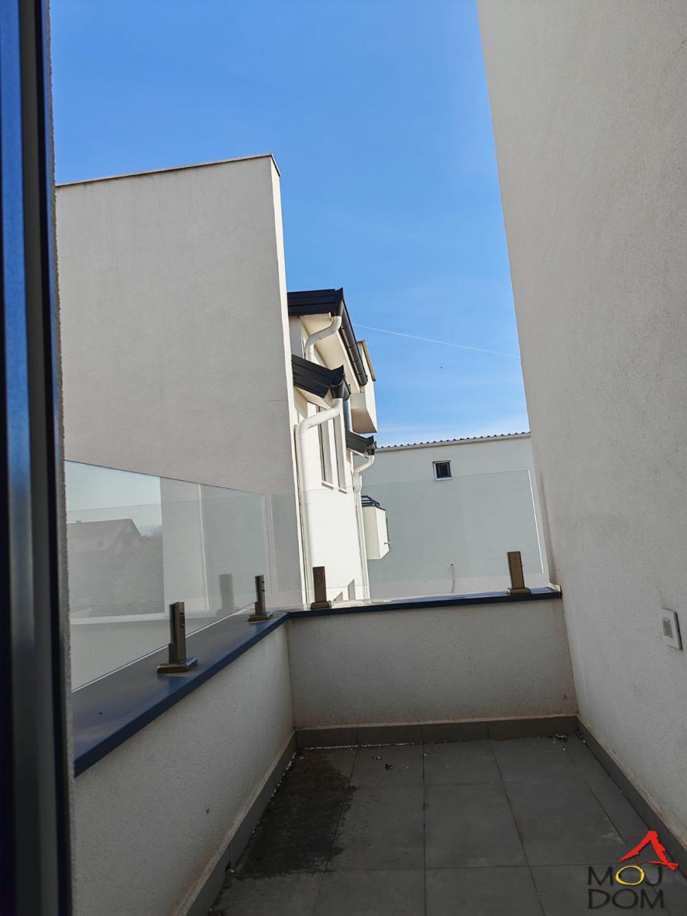 Slika 11 - Stan,NOVI SAD,TELEP,kv: 89, € 293550, ID: 1032497