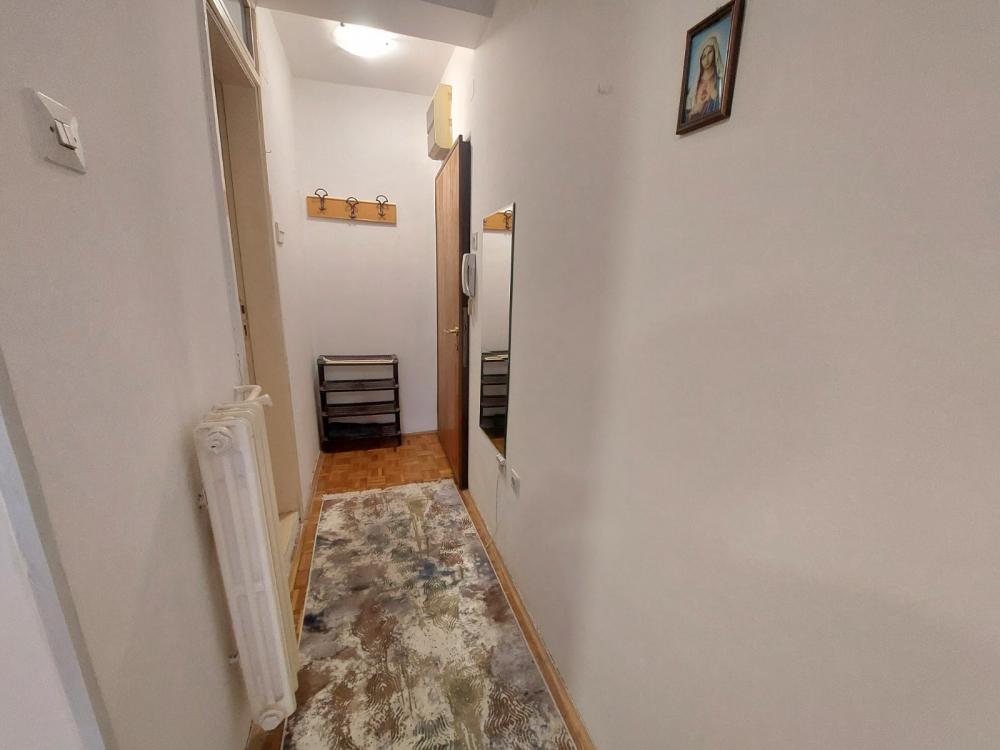 Slika 2 - Stan,NOVI SAD,BULEVAR,kv: 22.00, € 78000, ID: 1059603