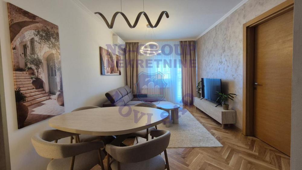 Slika 1 - Dvosoban, 42m2, Podbara Novi Sad, sa terasom, ima lift