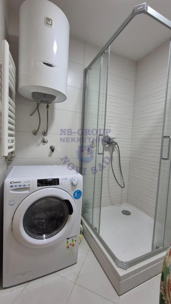 Slika 5 - Dvosoban, 42m2, Podbara Novi Sad, sa terasom, ima lift