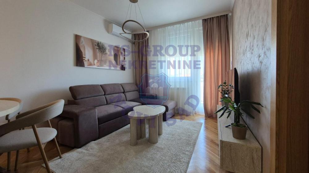 Glavna slika -Dvosoban, 42m2, Podbara Novi Sad, sa terasom, ima lift