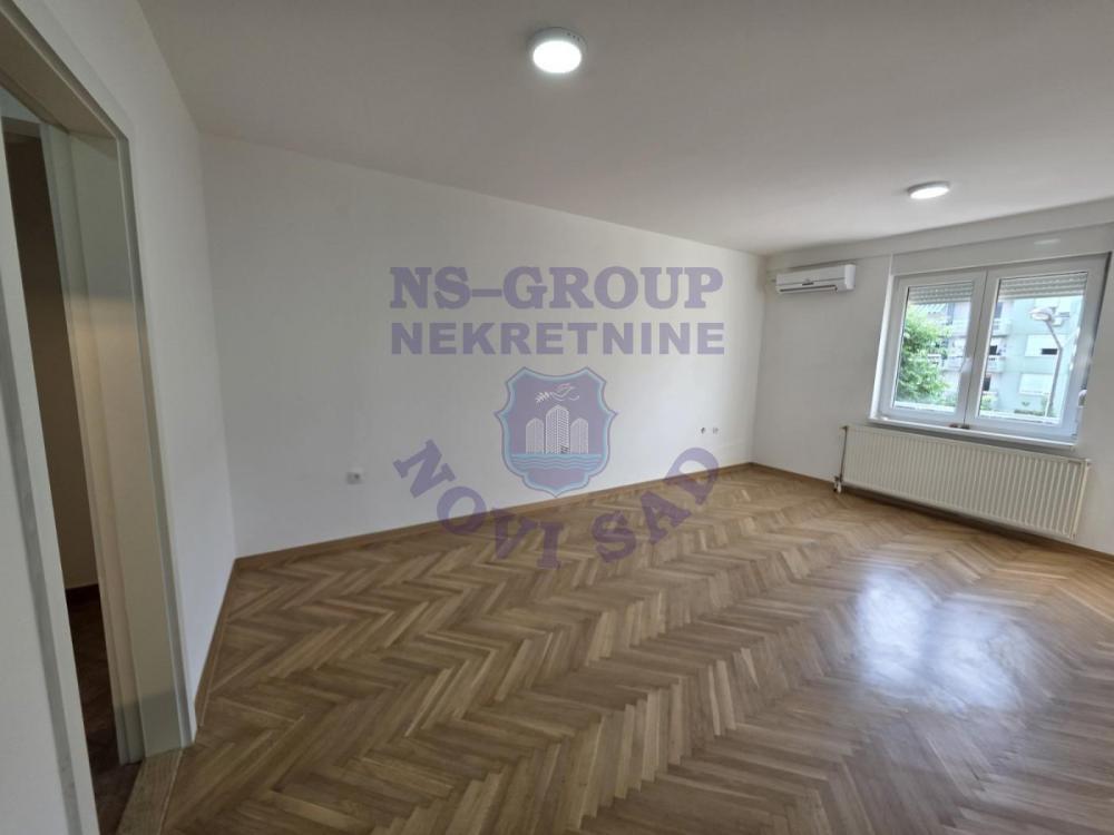 Glavna slika -573172-Prodaje se kompletno renoviran stan površine 40 m² na Bulevaru kralja Petra