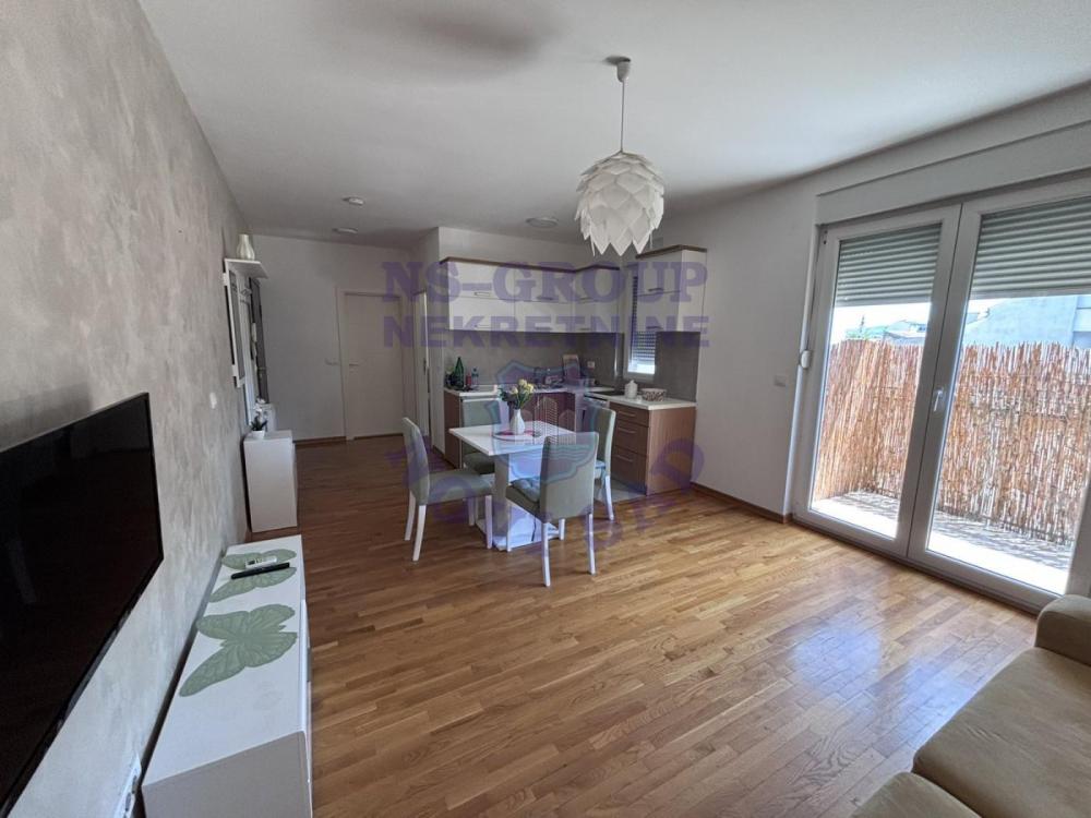 Slika 1 - Jednoiposoban, 41m2, Podbara Novi Sad, sa terasom, ima lift