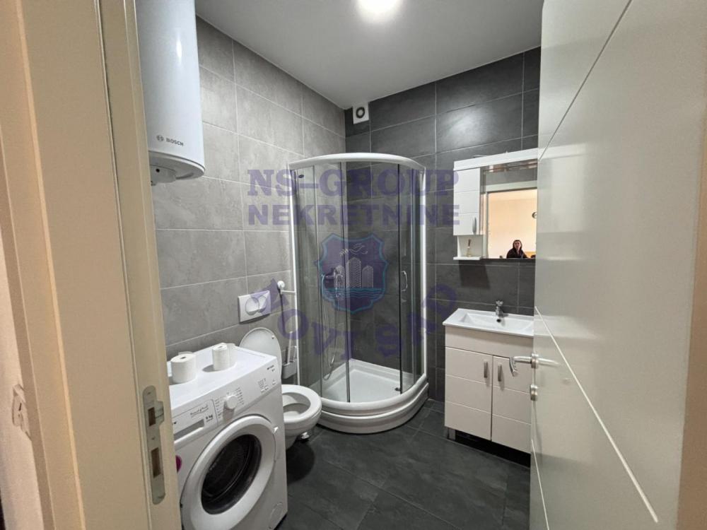 Slika 7 - Jednoiposoban, 41m2, Podbara Novi Sad, sa terasom, ima lift