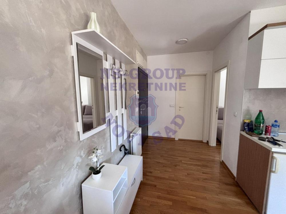 Slika 4 - Jednoiposoban, 41m2, Podbara Novi Sad, sa terasom, ima lift