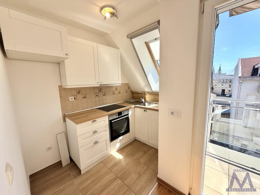 Slika 3 - Stan,NOVI SAD,CENTAR,kv: 47, € 150000, ID: 1019410