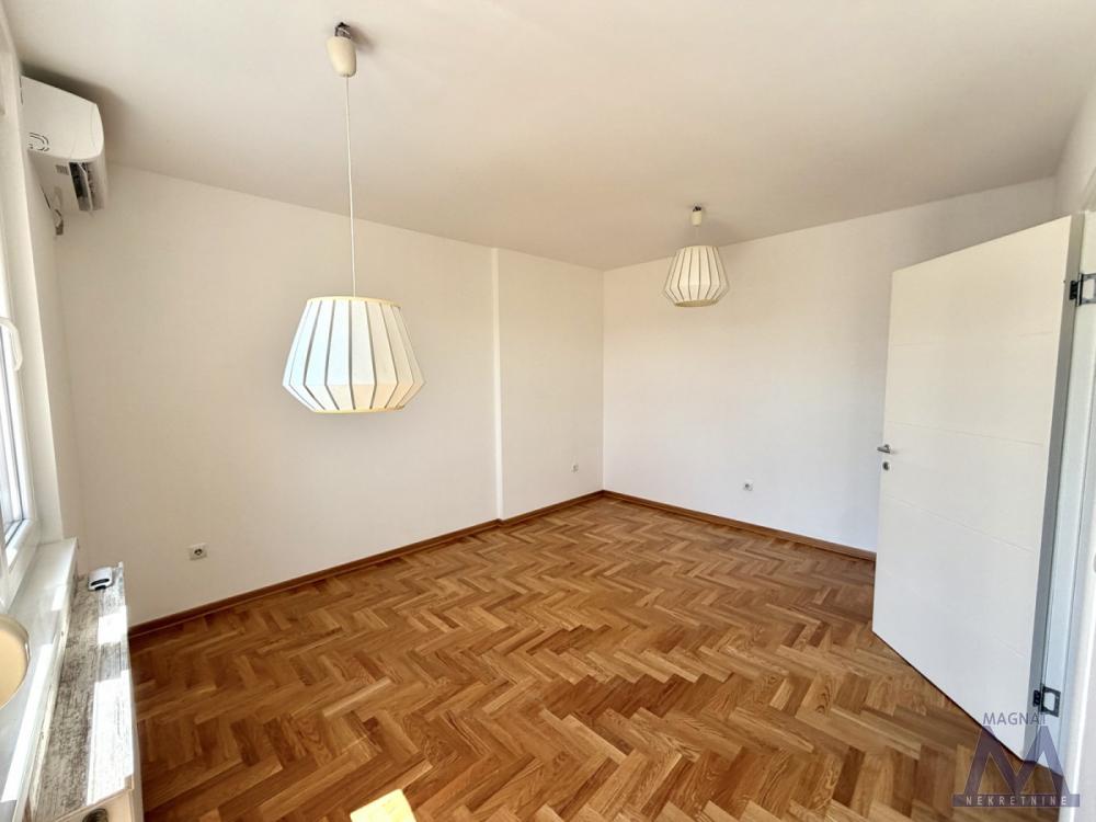 Slika 2 - Stan,NOVI SAD,CENTAR,kv: 47, € 150000, ID: 1019410