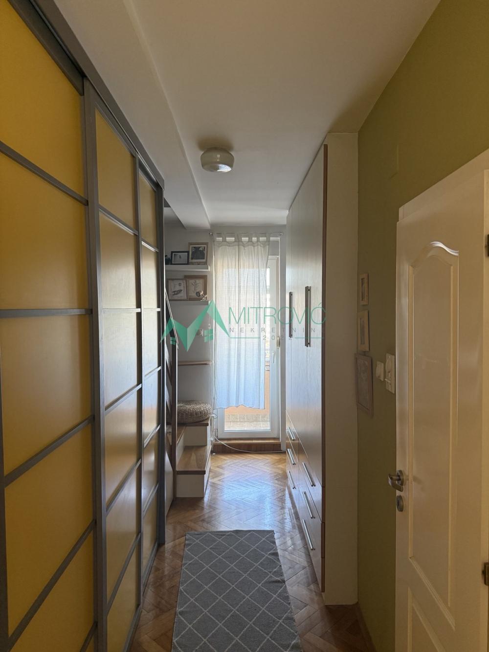 Slika 2 - Troiposoban vrlo funkcionalan Troiposoban, duplex stan, 77m2, Miše Dimitrijevića. (šifra: 1004536) 