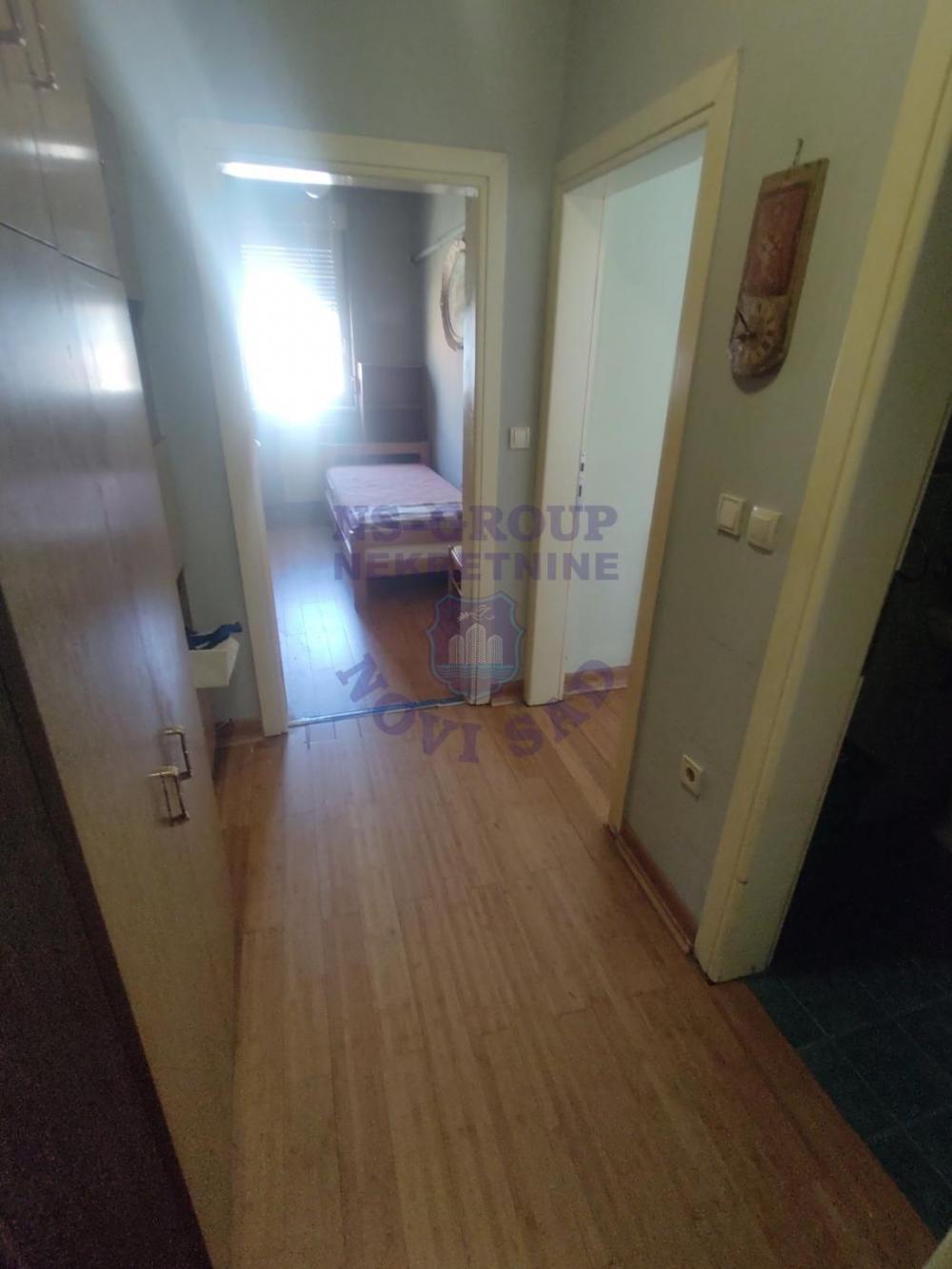 Slika 5 - Jednoiposoban, 35m2, Nova Detelinara Novi Sad, sa terasom, ima lift