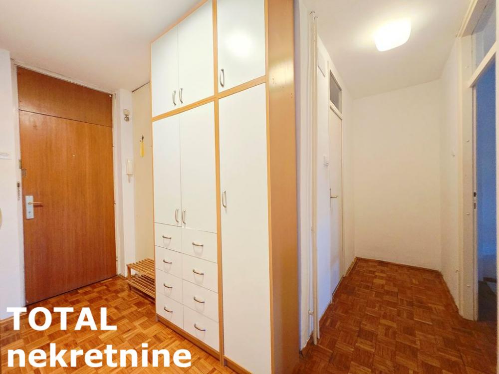 Slika 8 - Stan,NOVI SAD,BULEVAR,kv: 54.00, € 165000, ID: 1102906