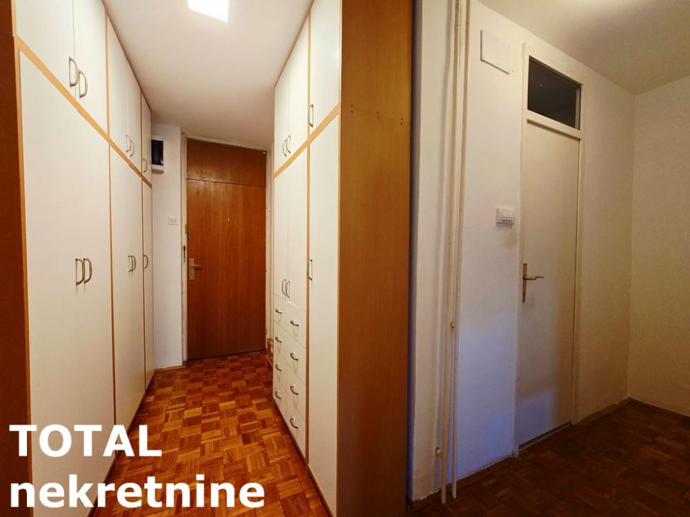 Slika 9 - Stan,NOVI SAD,BULEVAR,kv: 54.00, € 165000, ID: 1102906