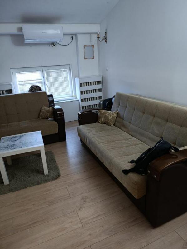 Glavna slika -Dvoiposoban, 52m2, Stari grad Novi Sad, ima lift