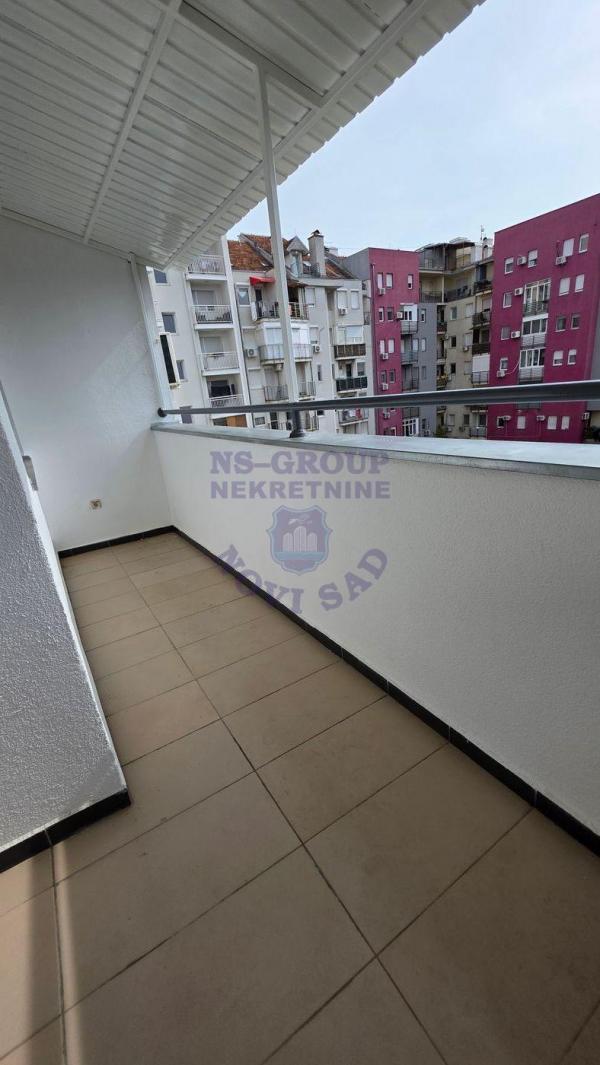 Slika 11 - Odličan četvorosoban stan na Bulevaru Evrope!