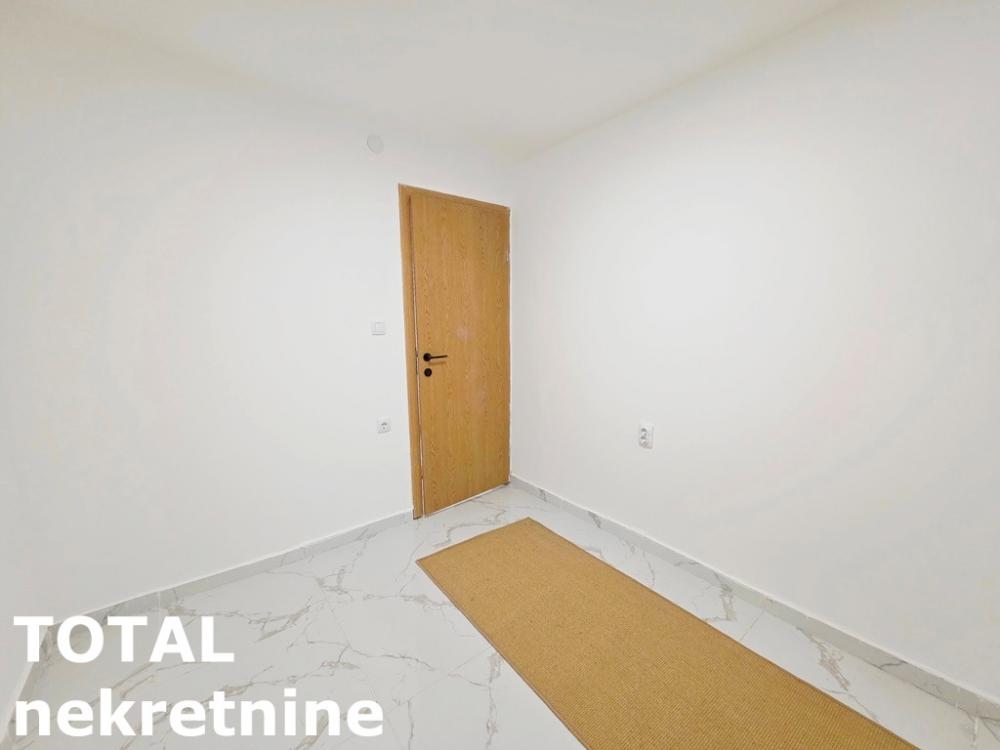 Slika 6 - Stan,NOVI SAD,CENTAR,kv: 27.00, € 110000, ID: 1101292