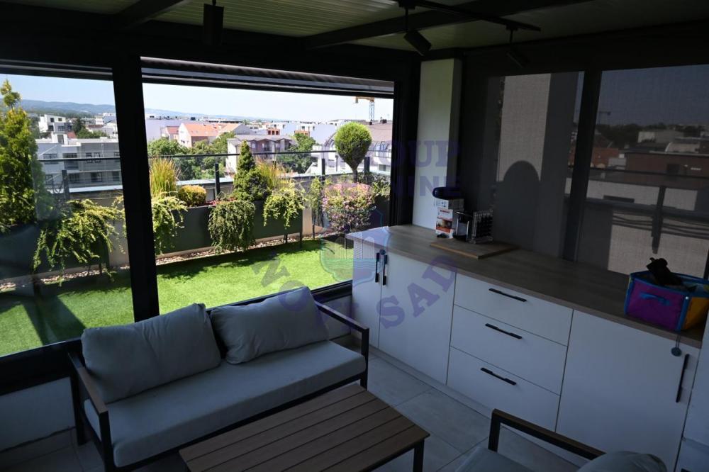 Slika 11 - Četvorosoban, 132m2, Telep Novi Sad, sa terasom, ima lift