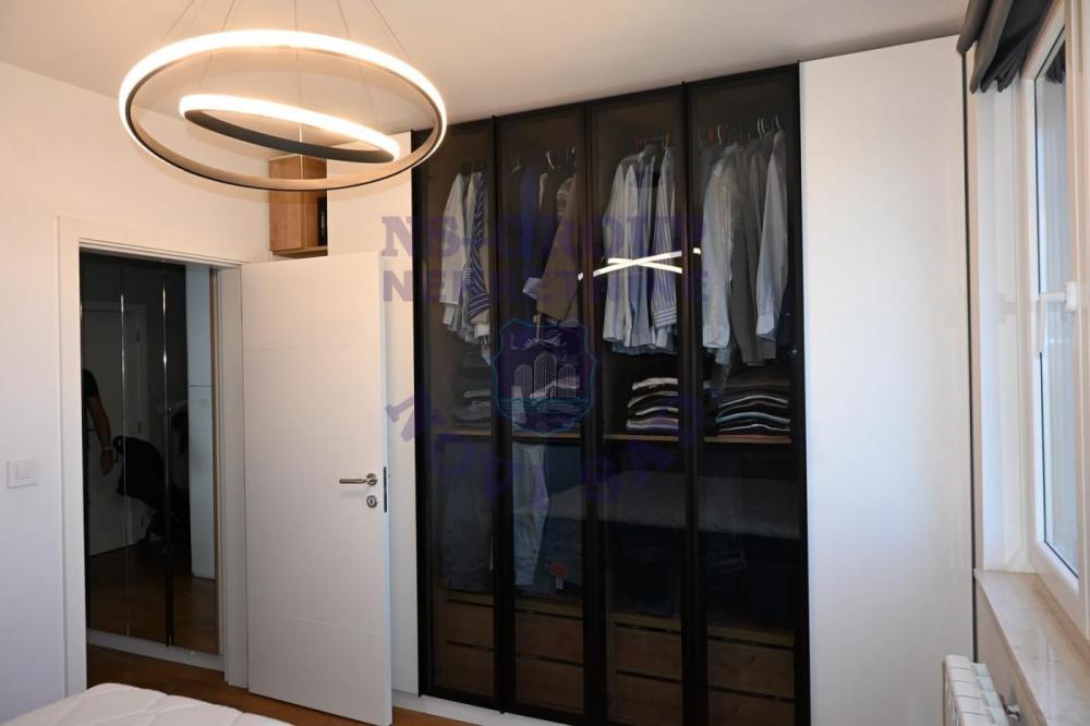 Slika 6 - Četvorosoban, 132m2, Telep Novi Sad, sa terasom, ima lift