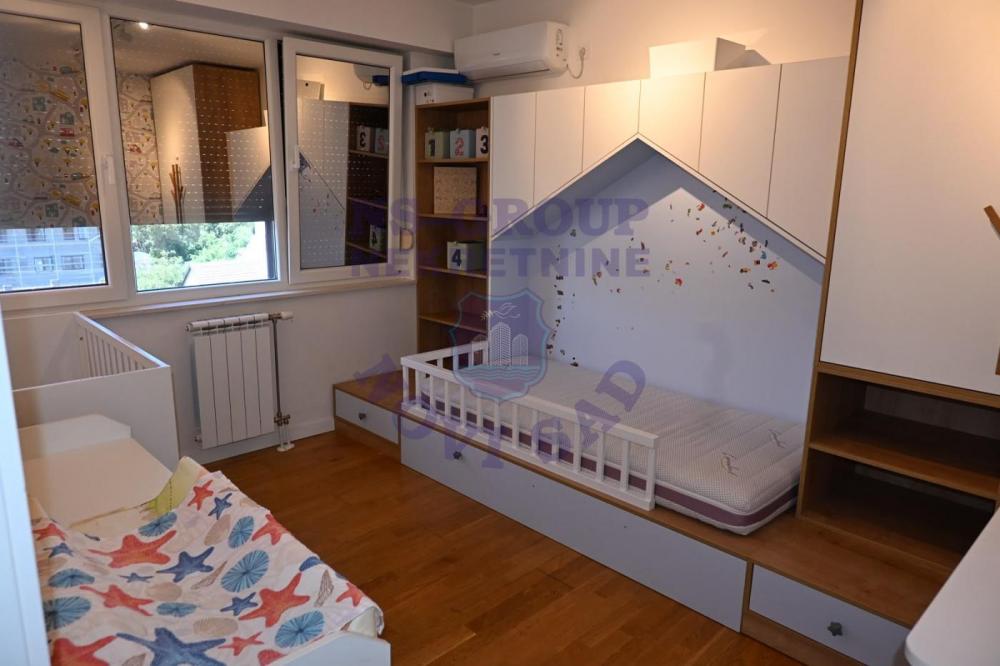 Slika 8 - Četvorosoban, 132m2, Telep Novi Sad, sa terasom, ima lift