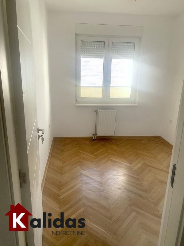 Slika 3 - Stan,NOVI SAD,SAJAM,kv: 40, € 140000, ID: 1008864