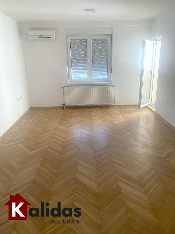 Slika 6 - Stan,NOVI SAD,SAJAM,kv: 40, € 140000, ID: 1008864