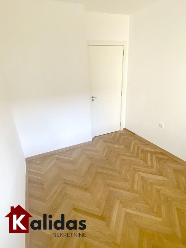 Slika 4 - Stan,NOVI SAD,SAJAM,kv: 40, € 140000, ID: 1008864
