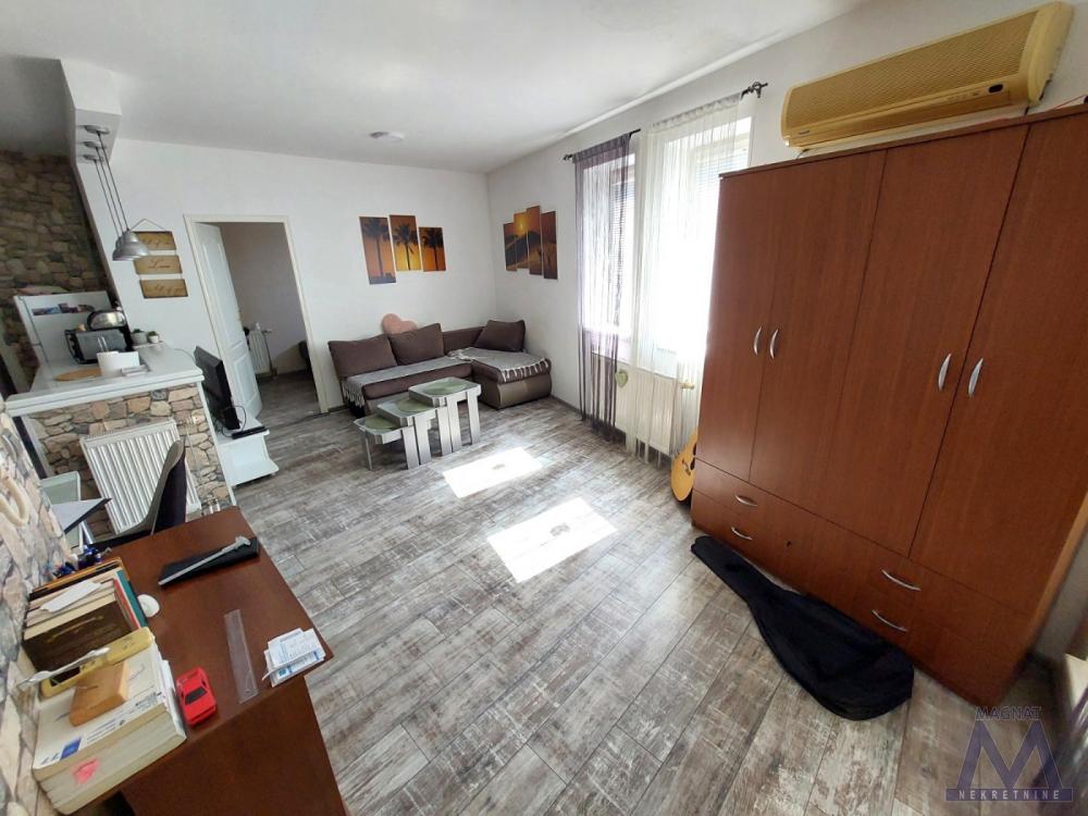 Slika 2 - Stan,NOVI SAD,CENTAR,kv: 42, € 134000, ID: 1019412