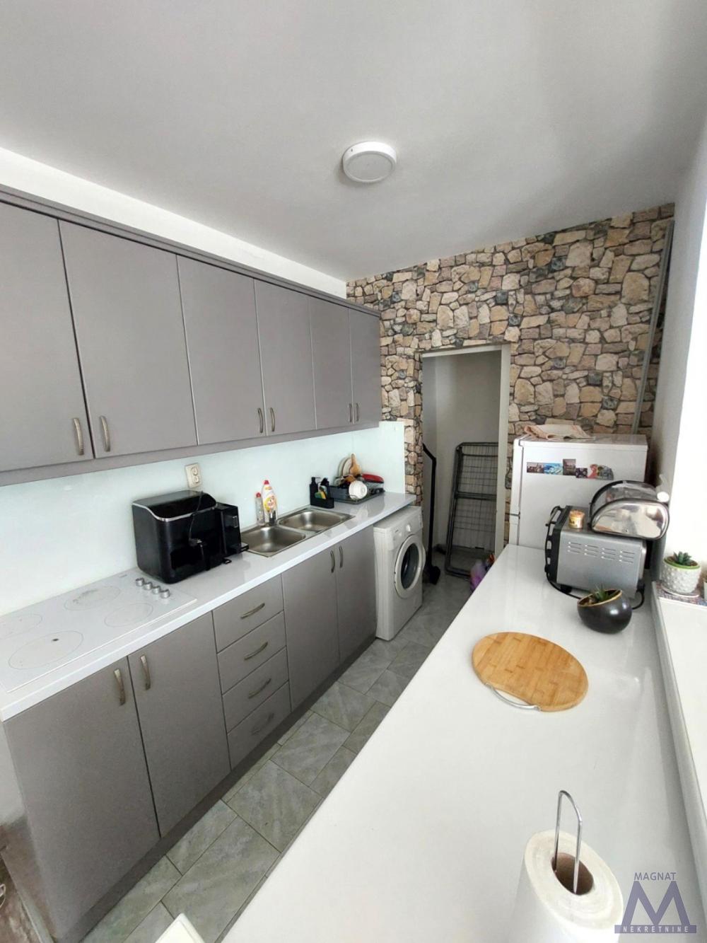 Slika 3 - Stan,NOVI SAD,CENTAR,kv: 42, € 134000, ID: 1019412