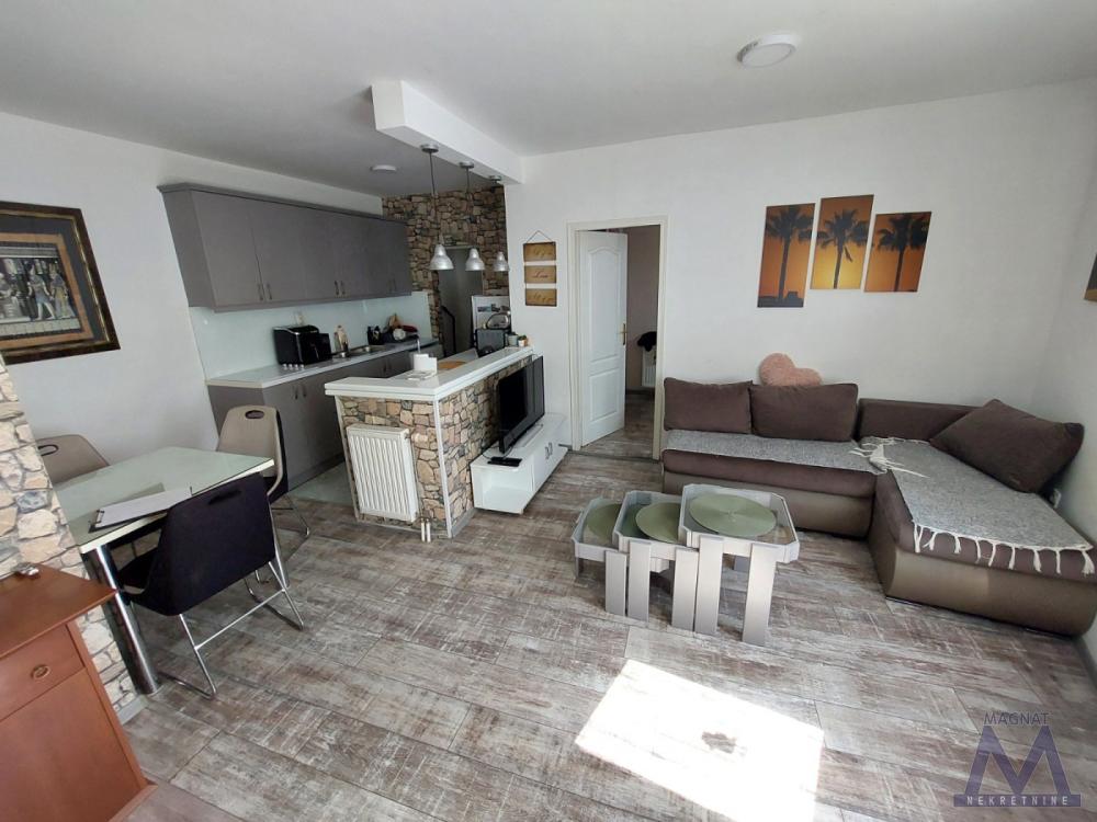 Slika 1 - Stan,NOVI SAD,CENTAR,kv: 42, € 134000, ID: 1019412