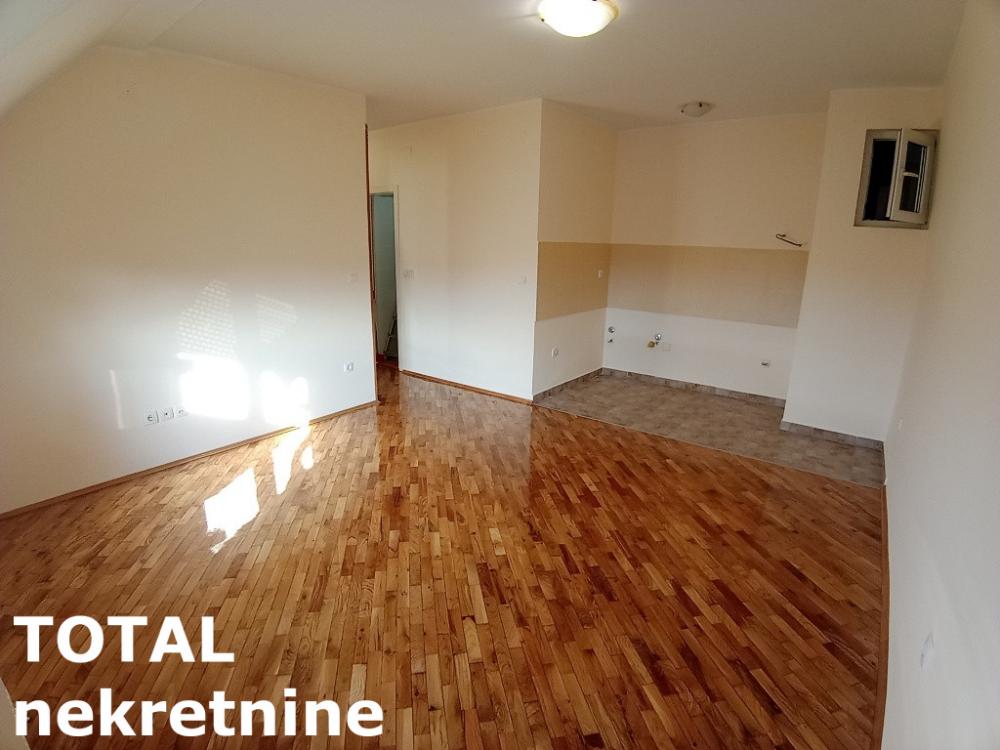Slika 3 - Stan,NOVI SAD,ADICE,kv: 38.00, € 95000, ID: 1102819