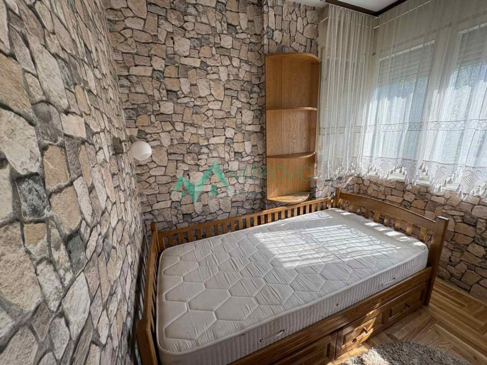Slika 5 - Prodaje se namešten stan na Bulevaru oslobođenja (Šifra: 1004088) 