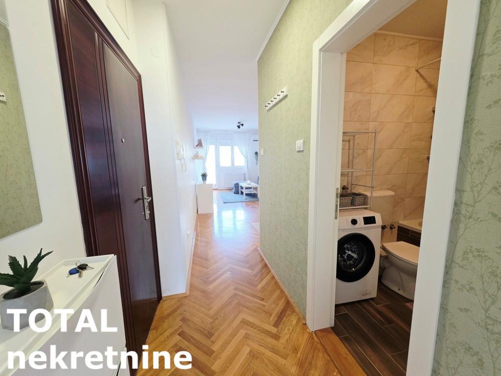 Slika 10 - Stan,NOVI SAD,BULEVAR EVROPE,kv: 48.00, € 149900, ID: 1102923