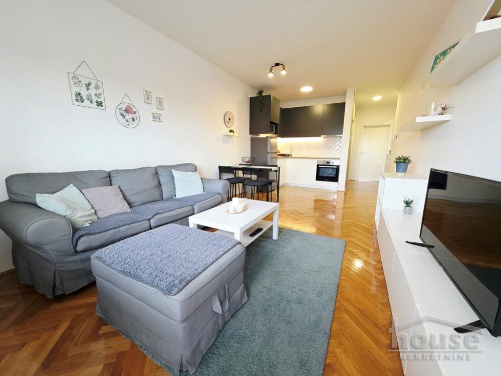 Glavna slika -Stan,NOVI SAD,BULEVAR EVROPE,kv: 48.00, € 149900, ID: 1066077