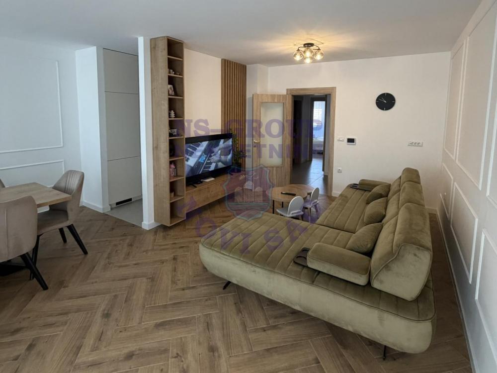 Slika 4 - Odličan četvorosoban stan u Bačkoj Palanci 99m2
