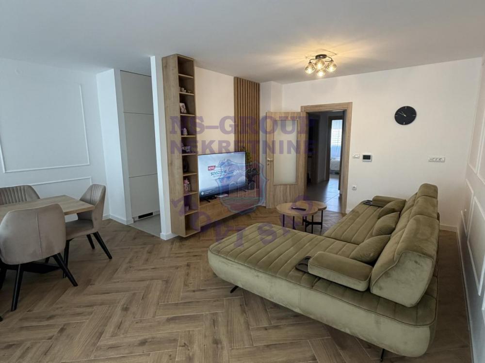 Slika 5 - Odličan četvorosoban stan u Bačkoj Palanci 99m2