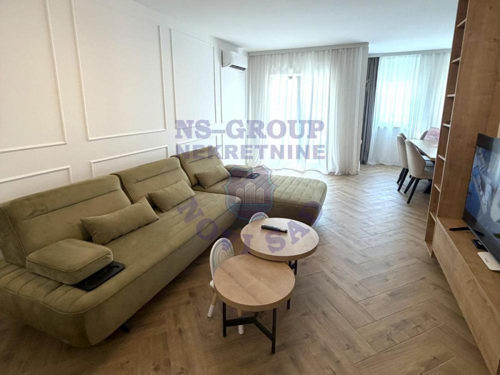 Glavna slika -Odličan četvorosoban stan u Bačkoj Palanci 99m2