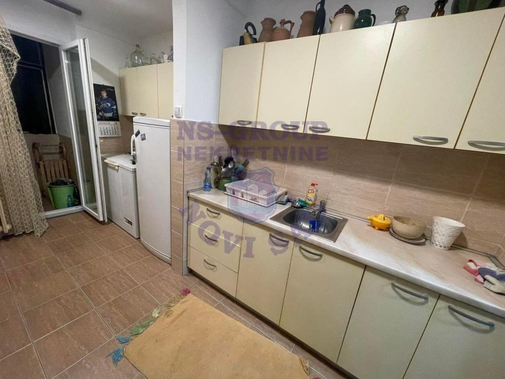 Slika 2 - Odlican cetvorosoban stan u Petrovaradinu!