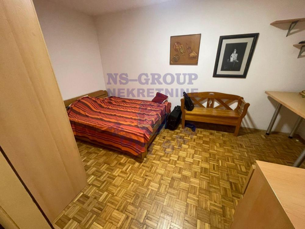 Slika 7 - Odlican cetvorosoban stan u Petrovaradinu!