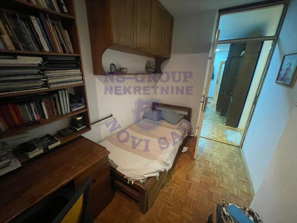Slika 8 - Odlican cetvorosoban stan u Petrovaradinu!