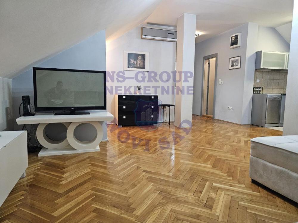Slika 0 - Trosoban, 79m2, ima lift