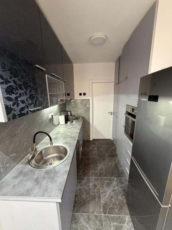 Slika 9 - Trosoban LUX stedjem Novi Sad, Liman I useljiv uknjizen