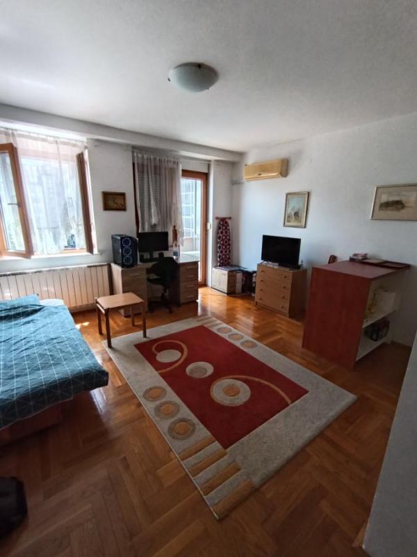 Slika 2 - Garsonjera 32m Strazilovska TOP KOKACIJA kod Fakulteta useljivo