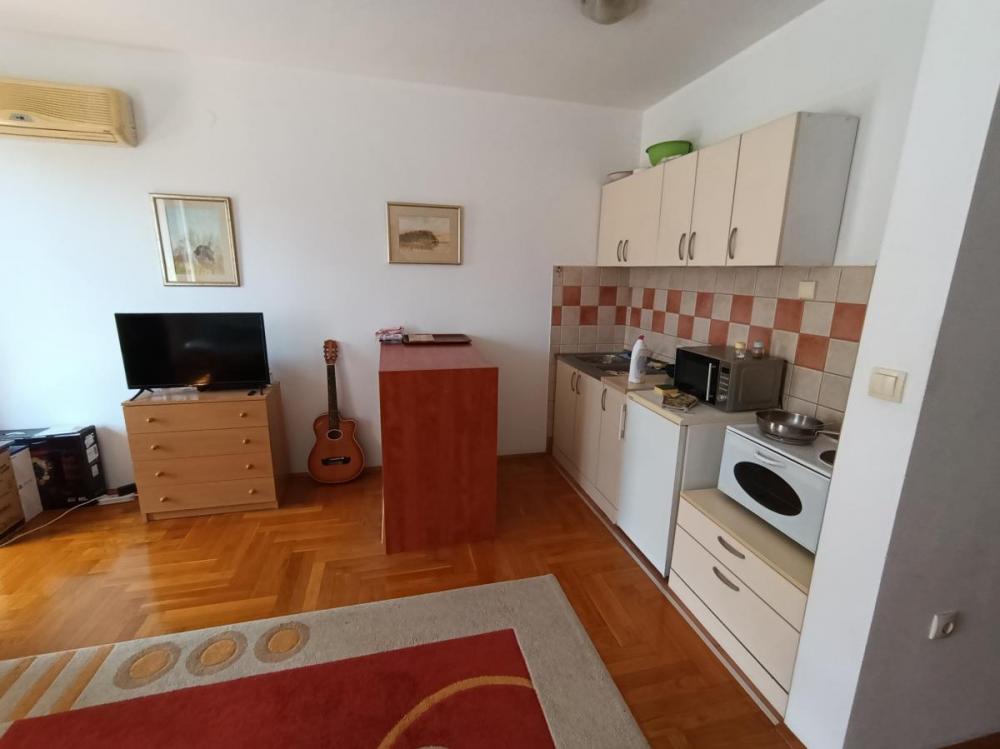 Slika 3 - Garsonjera 32m Strazilovska TOP KOKACIJA kod Fakulteta useljivo