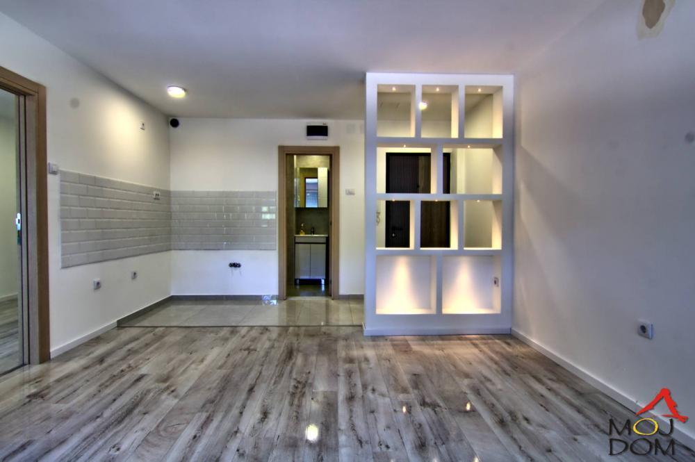 Glavna slika -Stan,NOVI SAD,BULEVAR,kv: 39, € 153500, ID: 1032537