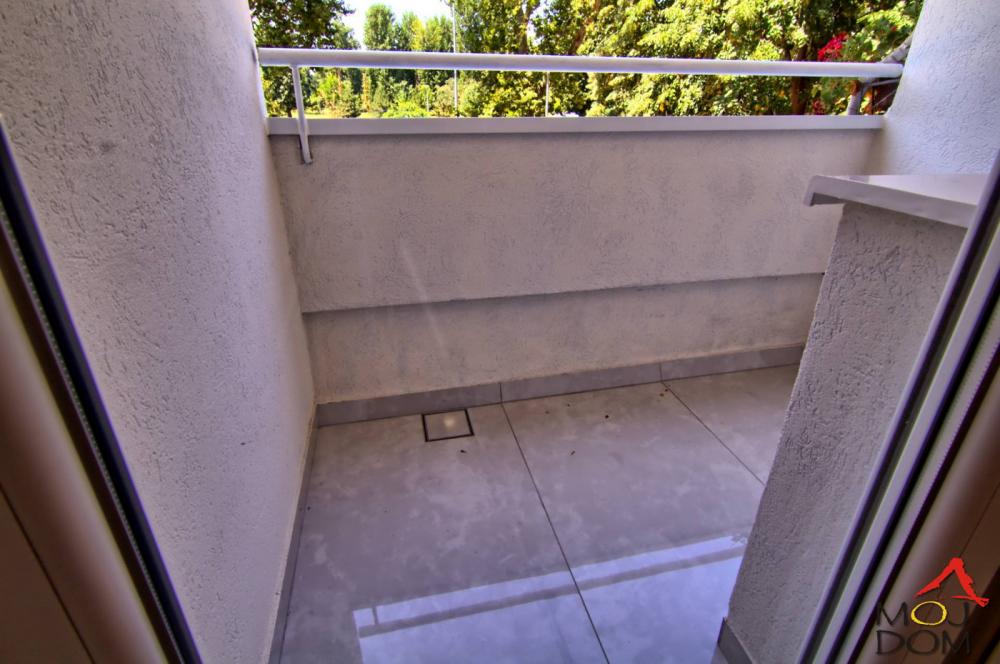Slika 10 - Stan,NOVI SAD,BULEVAR,kv: 39, € 153500, ID: 1032537