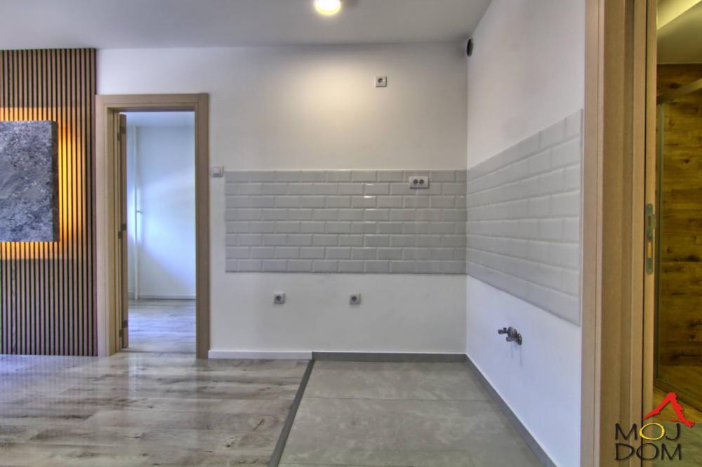 Slika 6 - Stan,NOVI SAD,BULEVAR,kv: 39, € 153500, ID: 1032537